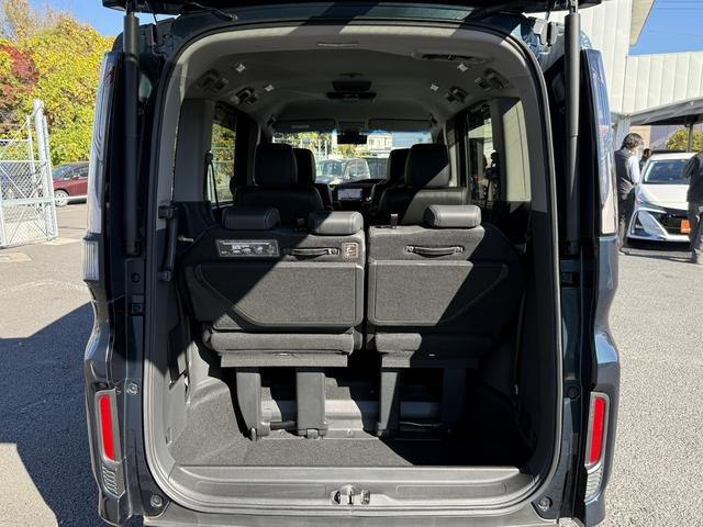 ステップワゴンスパーダ ｅ：ＨＥＶスパーダ　Ｇ・ＥＸ　ホンダセンシング　後期型　禁煙車　１オーナー　ＡＬＰＩＮＥフリップダウンモニター　ホンダセンシング　９インチナビ　フルセグ　バックカメラ　衝突軽減ブレーキ　アダプティブクルーズコントロール　両側電動スライドドア　ＥＴＣ（17枚目）