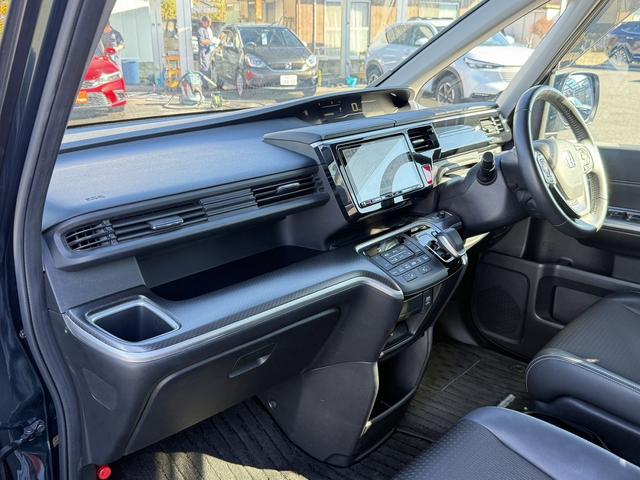 ステップワゴンスパーダ ｅ：ＨＥＶスパーダ　Ｇ・ＥＸ　ホンダセンシング　後期型　禁煙車　１オーナー　ＡＬＰＩＮＥフリップダウンモニター　ホンダセンシング　９インチナビ　フルセグ　バックカメラ　衝突軽減ブレーキ　アダプティブクルーズコントロール　両側電動スライドドア　ＥＴＣ（46枚目）