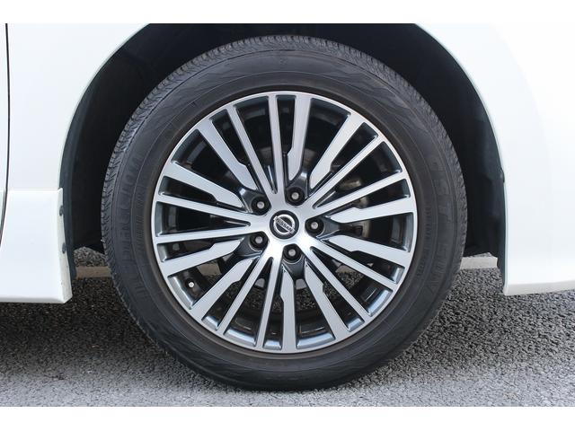 エルグランド ２５０ハイウェイスターＳ　後期型　７人乗り　禁煙車　メーカー１１インチ後席モニター　メーカー１０インチナビ　両側電動スライドドア　フルセグ　アラウンドビューカメラ　衝突軽減ブレーキ　ビルドインＥＴＣ２．０　ブラインドスポット（13枚目）