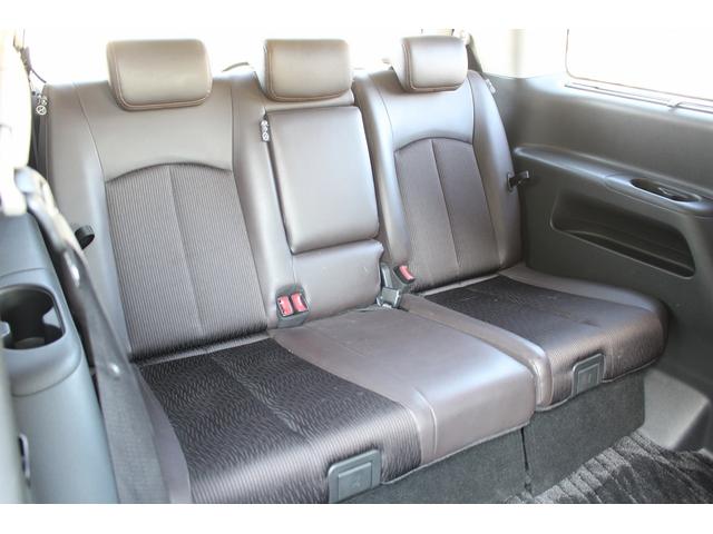 エルグランド ２５０ハイウェイスターＳ　後期型　７人乗り　禁煙車　メーカー１１インチ後席モニター　メーカー１０インチナビ　両側電動スライドドア　フルセグ　アラウンドビューカメラ　衝突軽減ブレーキ　ビルドインＥＴＣ２．０　ブラインドスポット（16枚目）