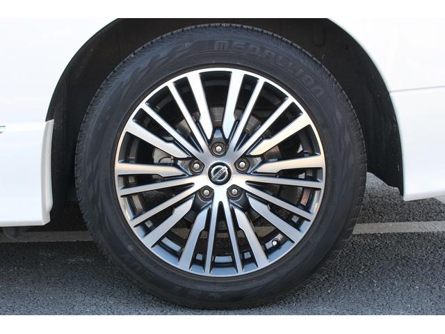 エルグランド ２５０ハイウェイスターＳ　後期型　７人乗り　禁煙車　メーカー１１インチ後席モニター　メーカー１０インチナビ　両側電動スライドドア　フルセグ　アラウンドビューカメラ　衝突軽減ブレーキ　ビルドインＥＴＣ２．０　ブラインドスポット（30枚目）