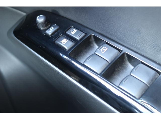 エルグランド ２５０ハイウェイスターＳ　後期型　７人乗り　禁煙車　メーカー１１インチ後席モニター　メーカー１０インチナビ　両側電動スライドドア　フルセグ　アラウンドビューカメラ　衝突軽減ブレーキ　ビルドインＥＴＣ２．０　ブラインドスポット（56枚目）