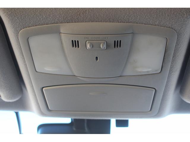 エルグランド ２５０ハイウェイスターＳ　後期型　７人乗り　禁煙車　メーカー１１インチ後席モニター　メーカー１０インチナビ　両側電動スライドドア　フルセグ　アラウンドビューカメラ　衝突軽減ブレーキ　ビルドインＥＴＣ２．０　ブラインドスポット（71枚目）