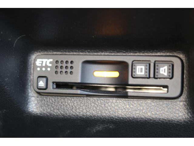 シャトル ハイブリッドＸ　ホンダセンシング　禁煙車　メーカーＯＰ８型ナビ　フルセグ　バックカメラ　ハーフレザー　アダクティブクルーズコントロール　衝突軽減　シートヒーター　純正１５インチＡＷ　ＥＴＣ　レーンアシスト　Ｂｌｕｅｔｏｏｔｈ接続（6枚目）