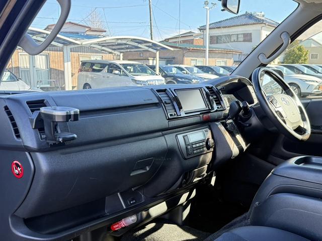ハイエースバン スーパーGL ダークプライム 特別使用者 禁煙車 純正ナビ ワンセグ バックカメラ 両側スライドドア ビルドインETC DVD視聴可 AC100V電源 プッシュスタート LEDヘッドライト Bluetooth接続 メーター交換車(44枚目)