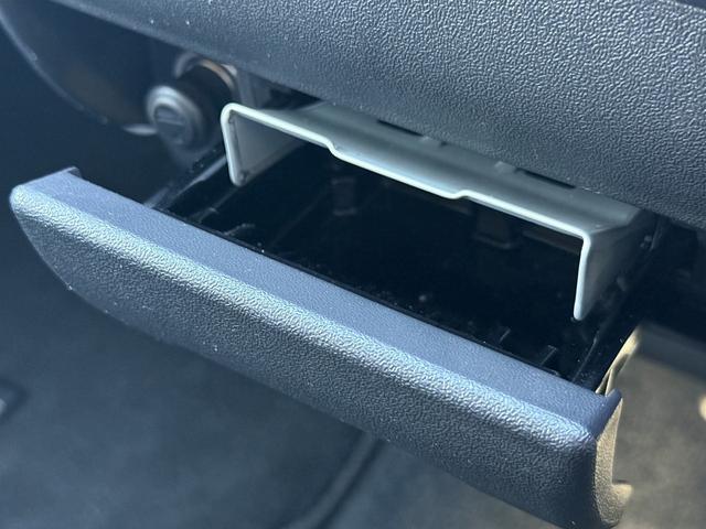 ハイエースバン スーパーGL ダークプライム 特別使用者 禁煙車 純正ナビ ワンセグ バックカメラ 両側スライドドア ビルドインETC DVD視聴可 AC100V電源 プッシュスタート LEDヘッドライト Bluetooth接続 メーター交換車(57枚目)