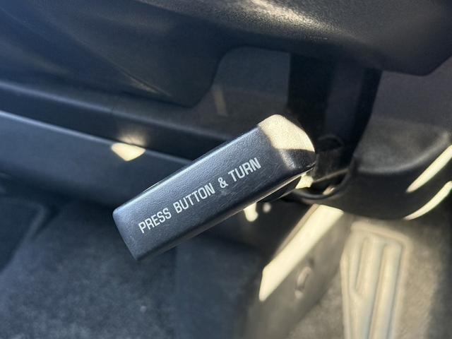 ハイエースバン スーパーGL ダークプライム 特別使用者 禁煙車 純正ナビ ワンセグ バックカメラ 両側スライドドア ビルドインETC DVD視聴可 AC100V電源 プッシュスタート LEDヘッドライト Bluetooth接続 メーター交換車(58枚目)