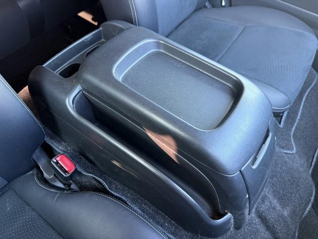 ハイエースバン スーパーGL ダークプライム 特別使用者 禁煙車 純正ナビ ワンセグ バックカメラ 両側スライドドア ビルドインETC DVD視聴可 AC100V電源 プッシュスタート LEDヘッドライト Bluetooth接続 メーター交換車(64枚目)