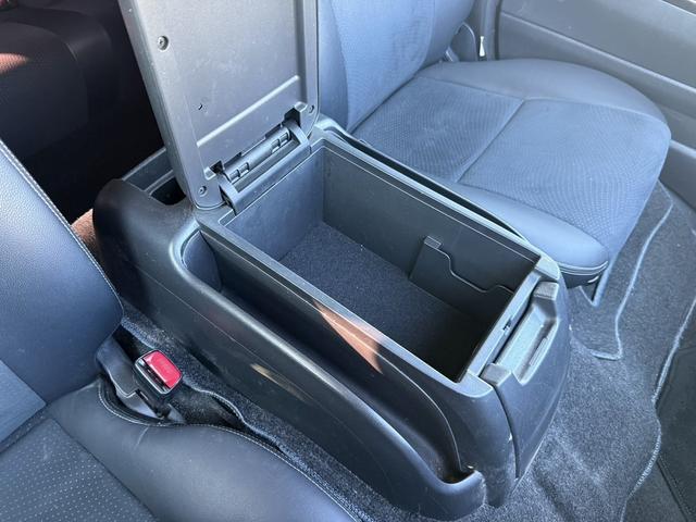 ハイエースバン スーパーGL ダークプライム 特別使用者 禁煙車 純正ナビ ワンセグ バックカメラ 両側スライドドア ビルドインETC DVD視聴可 AC100V電源 プッシュスタート LEDヘッドライト Bluetooth接続 メーター交換車(65枚目)