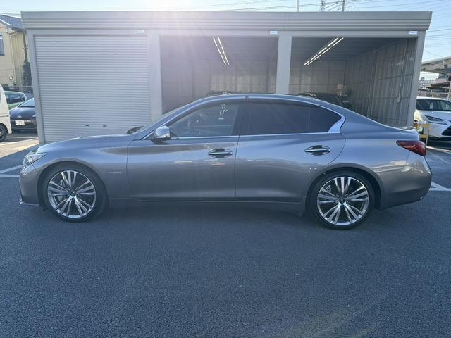 スカイライン 350GT ハイブリッド タイプSP 禁煙車 ワンオーナー メーカー8インチナビ アラウンドビューカメラ 黒革シート フルセグ 衝突軽減ブレーキ シートヒーター パワーシート ビルドインETC アダプティブクルーズコントロール 後側方支援(11枚目)