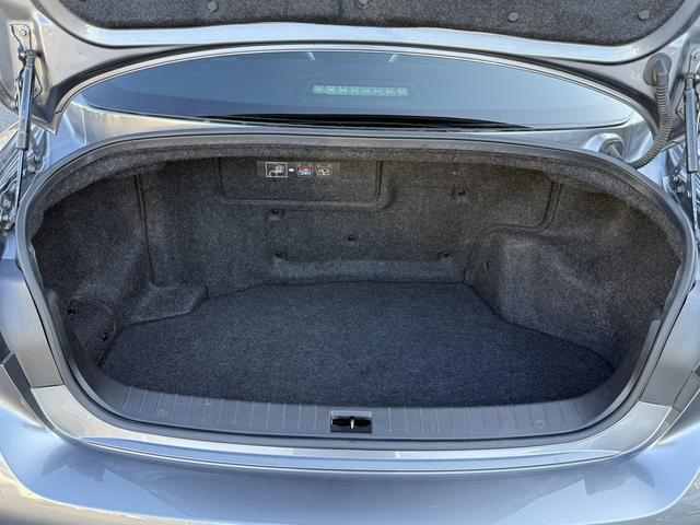 スカイライン 350GT ハイブリッド タイプSP 禁煙車 ワンオーナー メーカー8インチナビ アラウンドビューカメラ 黒革シート フルセグ 衝突軽減ブレーキ シートヒーター パワーシート ビルドインETC アダプティブクルーズコントロール 後側方支援(17枚目)