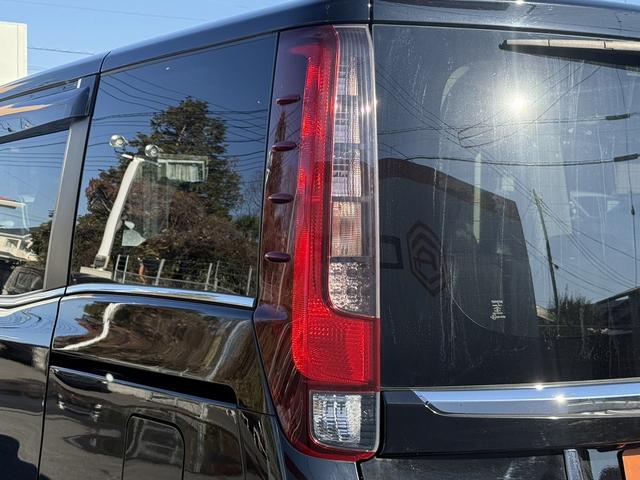 エスクァイア ハイブリッドXi 禁煙車 メーカー12インチ後席モニター メーカー10インチナビ フルセグ バックカメラ モデリスタフロントエアロ 衝突軽減ブレーキ ビルトインETC クルーズコントロール レーンキープ シートヒーター(16枚目)