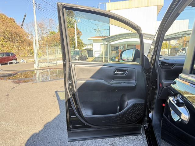 エスクァイア ハイブリッドXi 禁煙車 メーカー12インチ後席モニター メーカー10インチナビ フルセグ バックカメラ モデリスタフロントエアロ 衝突軽減ブレーキ ビルトインETC クルーズコントロール レーンキープ シートヒーター(29枚目)