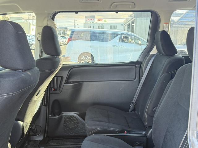 エスクァイア ハイブリッドXi 禁煙車 メーカー12インチ後席モニター メーカー10インチナビ フルセグ バックカメラ モデリスタフロントエアロ 衝突軽減ブレーキ ビルトインETC クルーズコントロール レーンキープ シートヒーター(30枚目)