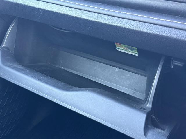 エスクァイア ハイブリッドXi 禁煙車 メーカー12インチ後席モニター メーカー10インチナビ フルセグ バックカメラ モデリスタフロントエアロ 衝突軽減ブレーキ ビルトインETC クルーズコントロール レーンキープ シートヒーター(68枚目)