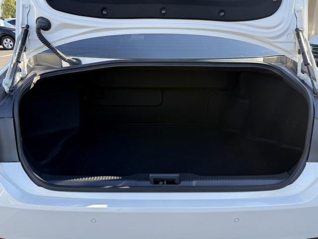 クラウンハイブリッド G-エグゼクティブ 禁煙車 純正8型ナビ アラウンドビューモニター フルセグ シートヒーター ベンチレーション アダクティブクルーズコントロール 衝突被害軽減ブレーキ クリアランスソナー ETC2.0 BSM(19枚目)