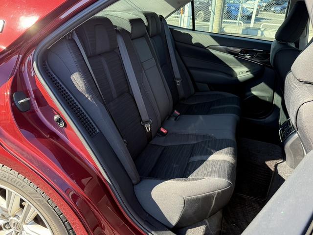 クラウンハイブリッド アスリートS 禁煙車 純正8インチナビ フルセグ バックカメラ シートヒーター ステアリングヒーター クリアランスソナー クルーズコントロール パワーシート 純正17インチアルミホイール DVD視聴可 スマートキー(16枚目)