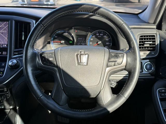 クラウンハイブリッド アスリートS 禁煙車 純正8インチナビ フルセグ バックカメラ シートヒーター ステアリングヒーター クリアランスソナー クルーズコントロール パワーシート 純正17インチアルミホイール DVD視聴可 スマートキー(19枚目)