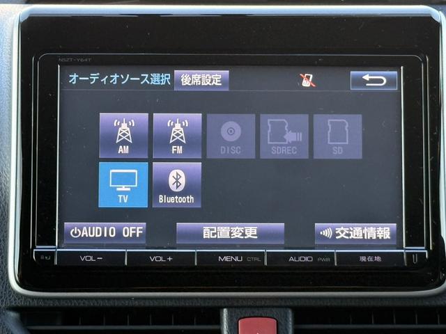 エスクァイア ハイブリッドGi 禁煙車 メーカー11インチ後席モニター 純正8型ナビ 両側電動スライドドア フルセグ バックカメラ 黒革シート シートヒーター ビルトインETC 置くだけ充電 純正15インチアルミホイール LED(3枚目)