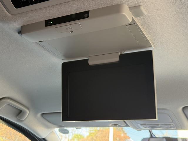 エスクァイア ハイブリッドGi 禁煙車 メーカー11インチ後席モニター 純正8型ナビ 両側電動スライドドア フルセグ バックカメラ 黒革シート シートヒーター ビルトインETC 置くだけ充電 純正15インチアルミホイール LED(4枚目)