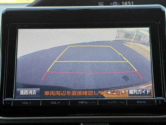 エスクァイア ハイブリッドGi 禁煙車 メーカー11インチ後席モニター 純正8型ナビ 両側電動スライドドア フルセグ バックカメラ 黒革シート シートヒーター ビルトインETC 置くだけ充電 純正15インチアルミホイール LED(5枚目)