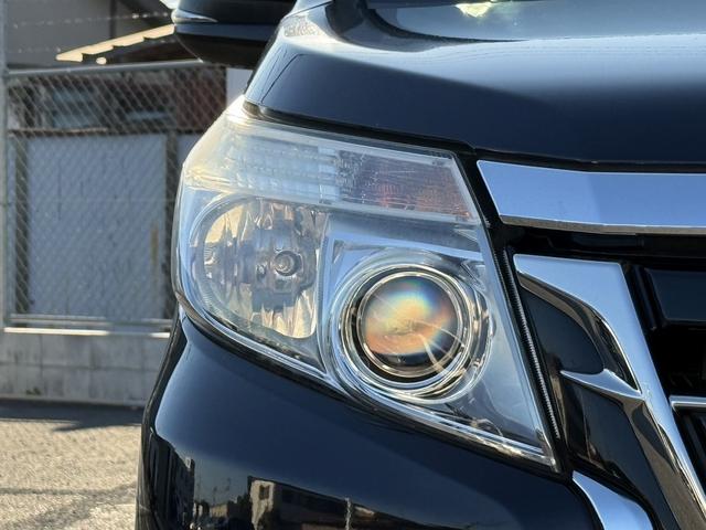 エスクァイア ハイブリッドGi 禁煙車 メーカー11インチ後席モニター 純正8型ナビ 両側電動スライドドア フルセグ バックカメラ 黒革シート シートヒーター ビルトインETC 置くだけ充電 純正15インチアルミホイール LED(12枚目)