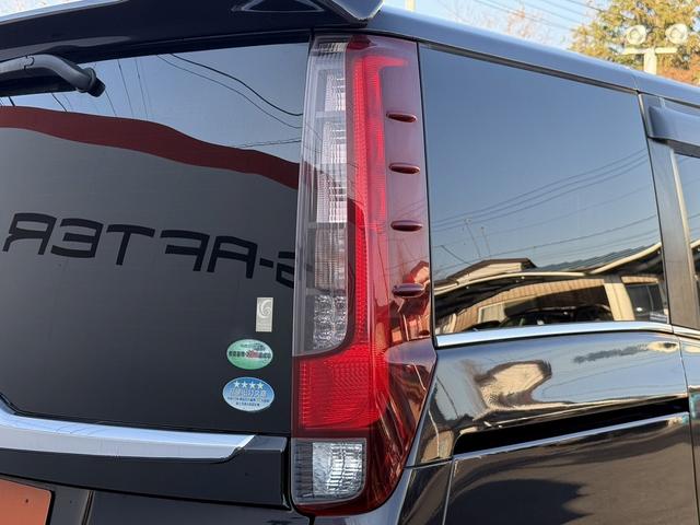 エスクァイア ハイブリッドGi 禁煙車 メーカー11インチ後席モニター 純正8型ナビ 両側電動スライドドア フルセグ バックカメラ 黒革シート シートヒーター ビルトインETC 置くだけ充電 純正15インチアルミホイール LED(13枚目)