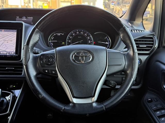 エスクァイア ハイブリッドGi 禁煙車 メーカー11インチ後席モニター 純正8型ナビ 両側電動スライドドア フルセグ バックカメラ 黒革シート シートヒーター ビルトインETC 置くだけ充電 純正15インチアルミホイール LED(19枚目)