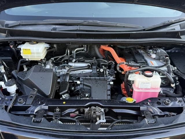 エスクァイア ハイブリッドGi 禁煙車 メーカー11インチ後席モニター 純正8型ナビ 両側電動スライドドア フルセグ バックカメラ 黒革シート シートヒーター ビルトインETC 置くだけ充電 純正15インチアルミホイール LED(21枚目)