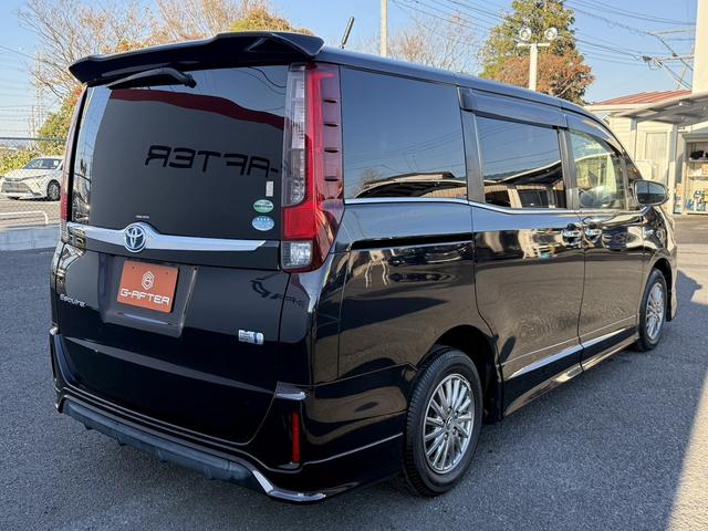 エスクァイア ハイブリッドGi 禁煙車 メーカー11インチ後席モニター 純正8型ナビ 両側電動スライドドア フルセグ バックカメラ 黒革シート シートヒーター ビルトインETC 置くだけ充電 純正15インチアルミホイール LED(23枚目)