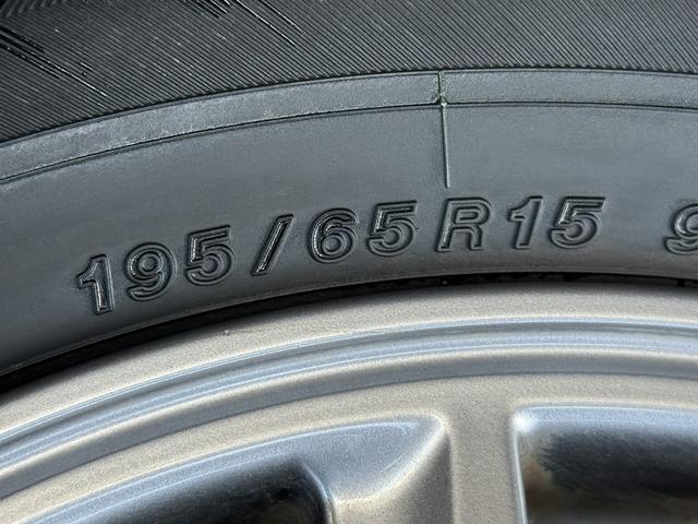 エスクァイア ハイブリッドGi 禁煙車 メーカー11インチ後席モニター 純正8型ナビ 両側電動スライドドア フルセグ バックカメラ 黒革シート シートヒーター ビルトインETC 置くだけ充電 純正15インチアルミホイール LED(37枚目)