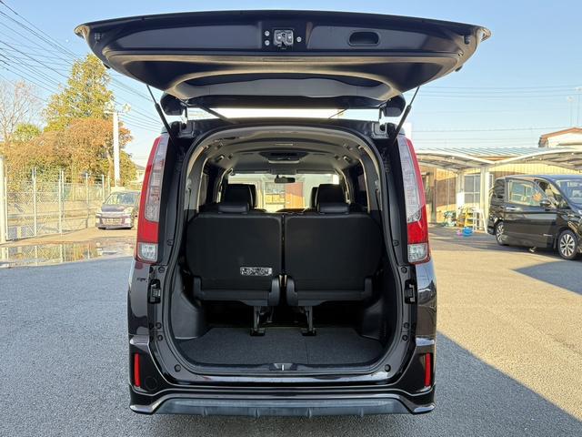 エスクァイア ハイブリッドGi 禁煙車 メーカー11インチ後席モニター 純正8型ナビ 両側電動スライドドア フルセグ バックカメラ 黒革シート シートヒーター ビルトインETC 置くだけ充電 純正15インチアルミホイール LED(41枚目)