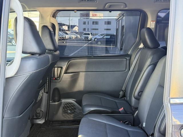 エスクァイア ハイブリッドGi 禁煙車 メーカー11インチ後席モニター 純正8型ナビ 両側電動スライドドア フルセグ バックカメラ 黒革シート シートヒーター ビルトインETC 置くだけ充電 純正15インチアルミホイール LED(44枚目)