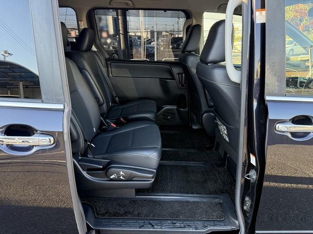 エスクァイア ハイブリッドGi 禁煙車 メーカー11インチ後席モニター 純正8型ナビ 両側電動スライドドア フルセグ バックカメラ 黒革シート シートヒーター ビルトインETC 置くだけ充電 純正15インチアルミホイール LED(47枚目)