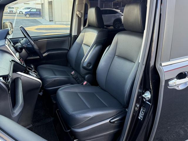 エスクァイア ハイブリッドGi 禁煙車 メーカー11インチ後席モニター 純正8型ナビ 両側電動スライドドア フルセグ バックカメラ 黒革シート シートヒーター ビルトインETC 置くだけ充電 純正15インチアルミホイール LED(49枚目)