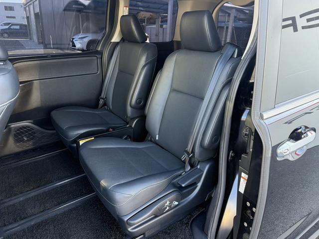 エスクァイア ハイブリッドGi 禁煙車 メーカー11インチ後席モニター 純正8型ナビ 両側電動スライドドア フルセグ バックカメラ 黒革シート シートヒーター ビルトインETC 置くだけ充電 純正15インチアルミホイール LED(51枚目)