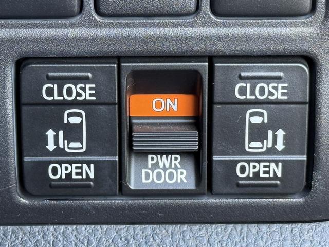 エスクァイア ハイブリッドGi 禁煙車 メーカー11インチ後席モニター 純正8型ナビ 両側電動スライドドア フルセグ バックカメラ 黒革シート シートヒーター ビルトインETC 置くだけ充電 純正15インチアルミホイール LED(63枚目)