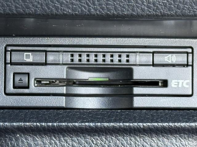 エスクァイア ハイブリッドGi 禁煙車 メーカー11インチ後席モニター 純正8型ナビ 両側電動スライドドア フルセグ バックカメラ 黒革シート シートヒーター ビルトインETC 置くだけ充電 純正15インチアルミホイール LED(64枚目)