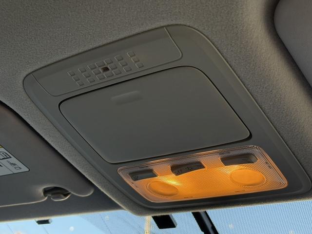 エスクァイア ハイブリッドGi 禁煙車 メーカー11インチ後席モニター 純正8型ナビ 両側電動スライドドア フルセグ バックカメラ 黒革シート シートヒーター ビルトインETC 置くだけ充電 純正15インチアルミホイール LED(68枚目)