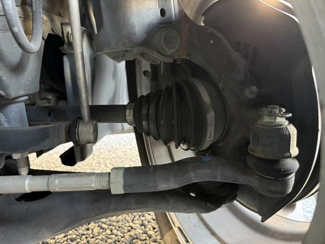 エスクァイア ハイブリッドGi 禁煙車 メーカー11インチ後席モニター 純正8型ナビ 両側電動スライドドア フルセグ バックカメラ 黒革シート シートヒーター ビルトインETC 置くだけ充電 純正15インチアルミホイール LED(73枚目)