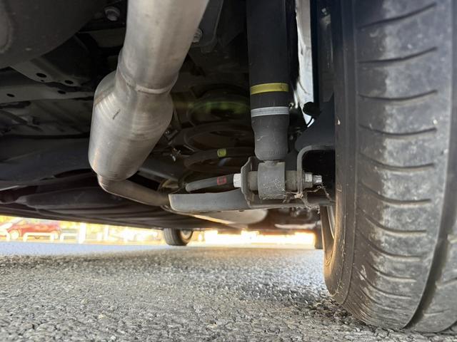 エスクァイア ハイブリッドGi 禁煙車 メーカー11インチ後席モニター 純正8型ナビ 両側電動スライドドア フルセグ バックカメラ 黒革シート シートヒーター ビルトインETC 置くだけ充電 純正15インチアルミホイール LED(75枚目)