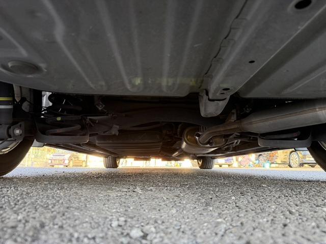 エスクァイア ハイブリッドGi 禁煙車 メーカー11インチ後席モニター 純正8型ナビ 両側電動スライドドア フルセグ バックカメラ 黒革シート シートヒーター ビルトインETC 置くだけ充電 純正15インチアルミホイール LED(76枚目)