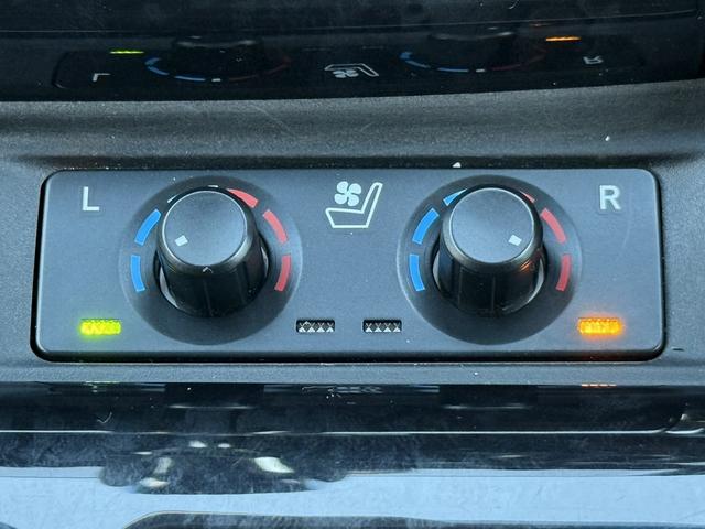 アルファード ２．５Ｓ　Ｃパッケージ　後期型　禁煙車　メーカー９型ナビ　両側電動スライドドア　黒革シート　衝突軽減ブレーキ　フルセグ　バックカメラ　シートエアコン　アダクティブクルーズコントロール　パワーシート　デジタルインナーミラー（6枚目）