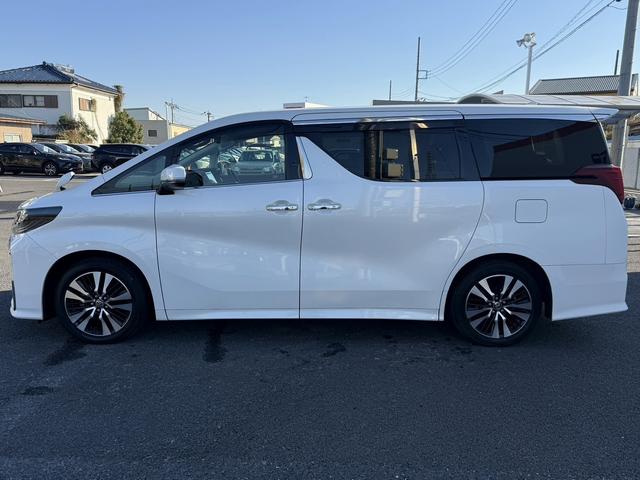 アルファード ２．５Ｓ　Ｃパッケージ　後期型　禁煙車　メーカー９型ナビ　両側電動スライドドア　黒革シート　衝突軽減ブレーキ　フルセグ　バックカメラ　シートエアコン　アダクティブクルーズコントロール　パワーシート　デジタルインナーミラー（11枚目）