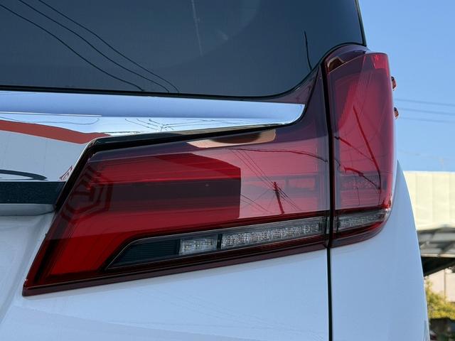 アルファード ２．５Ｓ　Ｃパッケージ　後期型　禁煙車　メーカー９型ナビ　両側電動スライドドア　黒革シート　衝突軽減ブレーキ　フルセグ　バックカメラ　シートエアコン　アダクティブクルーズコントロール　パワーシート　デジタルインナーミラー（12枚目）