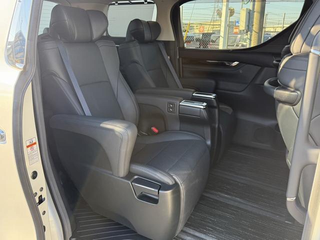 アルファード ２．５Ｓ　Ｃパッケージ　後期型　禁煙車　メーカー９型ナビ　両側電動スライドドア　黒革シート　衝突軽減ブレーキ　フルセグ　バックカメラ　シートエアコン　アダクティブクルーズコントロール　パワーシート　デジタルインナーミラー（15枚目）