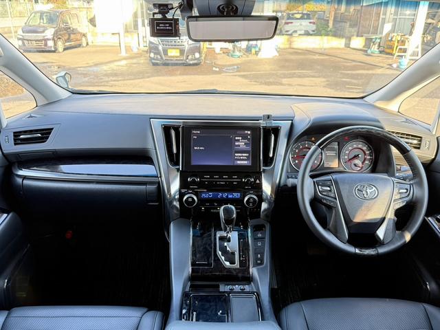 アルファード ２．５Ｓ　Ｃパッケージ　後期型　禁煙車　メーカー９型ナビ　両側電動スライドドア　黒革シート　衝突軽減ブレーキ　フルセグ　バックカメラ　シートエアコン　アダクティブクルーズコントロール　パワーシート　デジタルインナーミラー（17枚目）