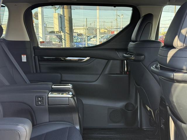 アルファード ２．５Ｓ　Ｃパッケージ　後期型　禁煙車　メーカー９型ナビ　両側電動スライドドア　黒革シート　衝突軽減ブレーキ　フルセグ　バックカメラ　シートエアコン　アダクティブクルーズコントロール　パワーシート　デジタルインナーミラー（35枚目）