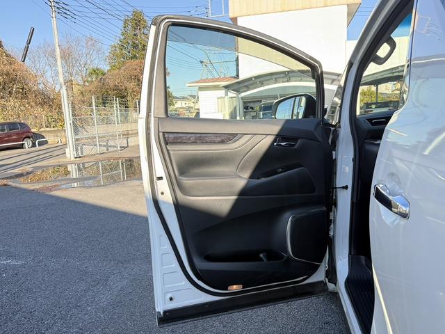 アルファード ２．５Ｓ　Ｃパッケージ　後期型　禁煙車　メーカー９型ナビ　両側電動スライドドア　黒革シート　衝突軽減ブレーキ　フルセグ　バックカメラ　シートエアコン　アダクティブクルーズコントロール　パワーシート　デジタルインナーミラー（39枚目）