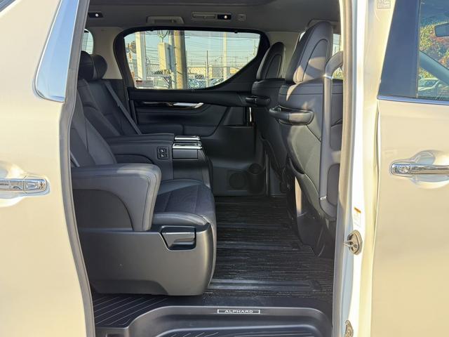 アルファード ２．５Ｓ　Ｃパッケージ　後期型　禁煙車　メーカー９型ナビ　両側電動スライドドア　黒革シート　衝突軽減ブレーキ　フルセグ　バックカメラ　シートエアコン　アダクティブクルーズコントロール　パワーシート　デジタルインナーミラー（43枚目）
